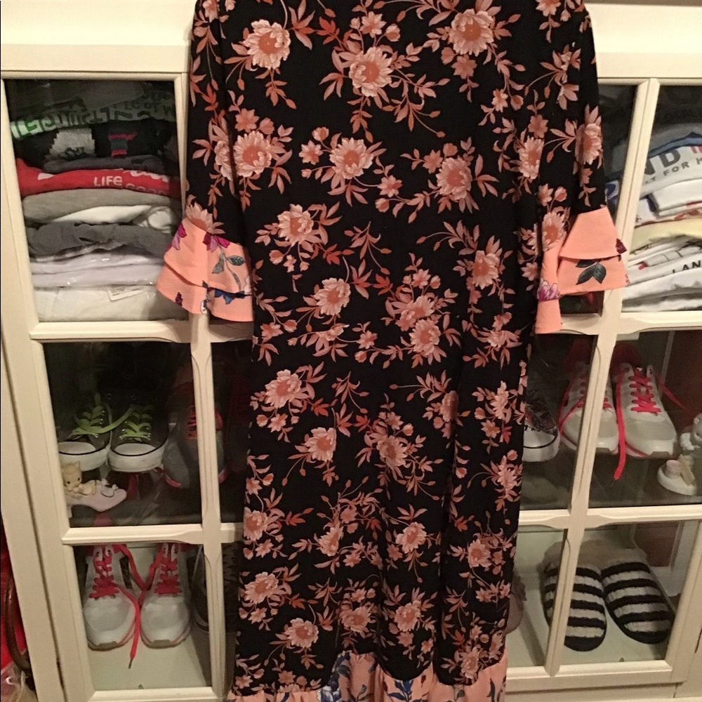 SPENSE RUFFLE DRESS - Picture 2 of 2